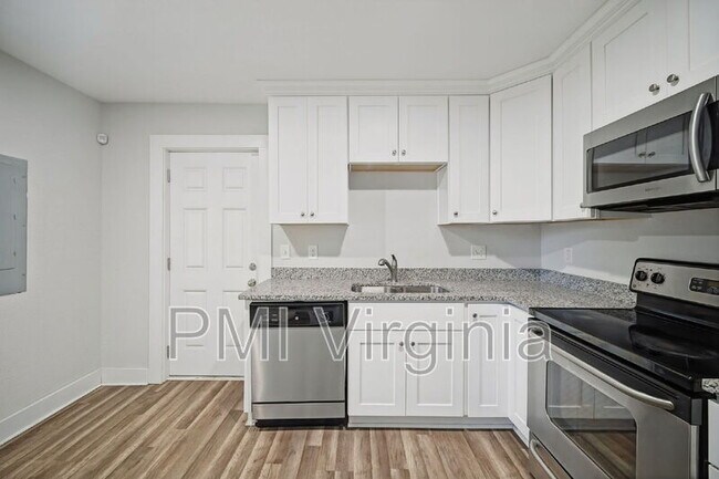 Building Photo - 864 W 36th St