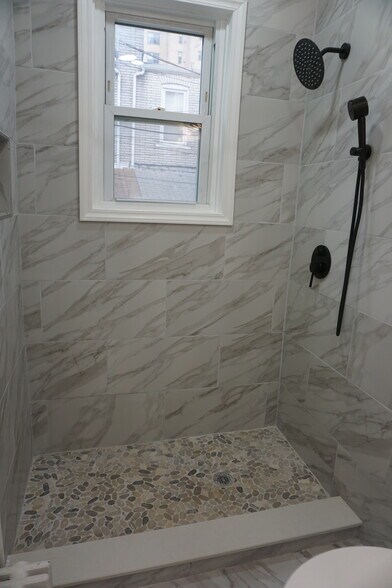 Building Photo - 1550 Warren St