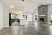Building Photo - 2025 Monarch Dr