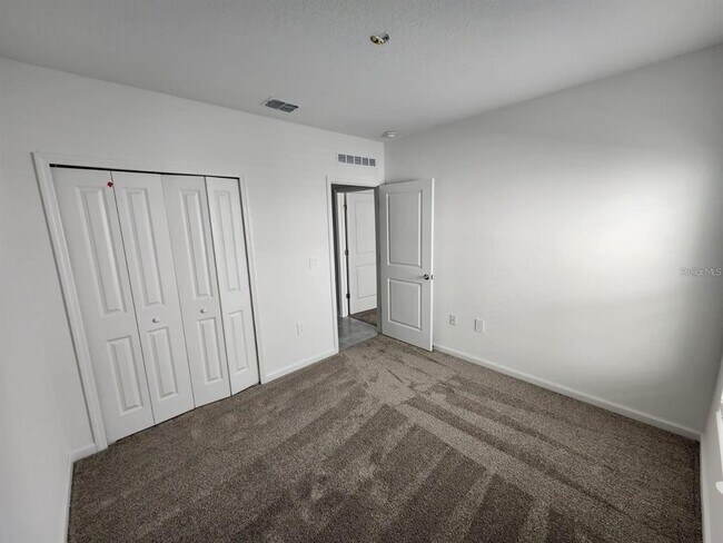 Building Photo - 2713 Runners Cir