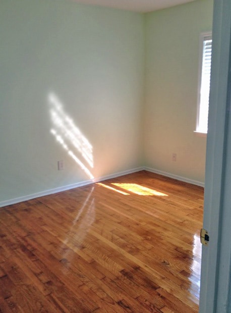 Building Photo - LOVELY 3 BR House! W/D Hookups, HW Floors,...