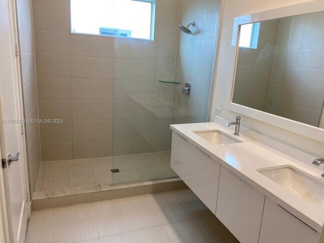 Building Photo - 10445 NW 66th St