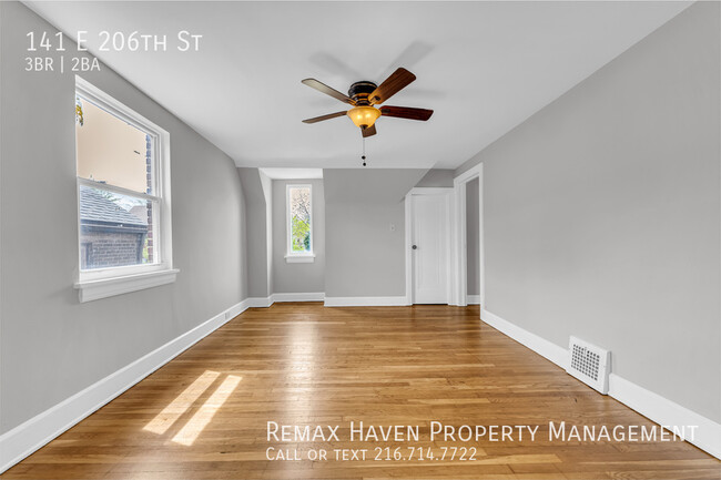 Building Photo - 141 E 206th St