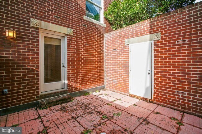 Building Photo - 115 N Lee St