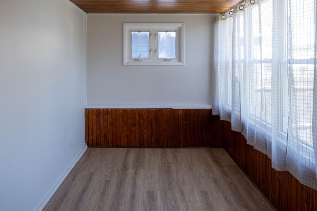Building Photo - Charming 3 bedroom