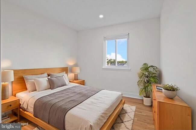 Building Photo - 7414 Pohick Rd