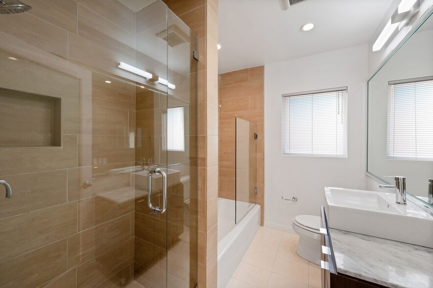 Building Photo - 1117 Cochran Ave