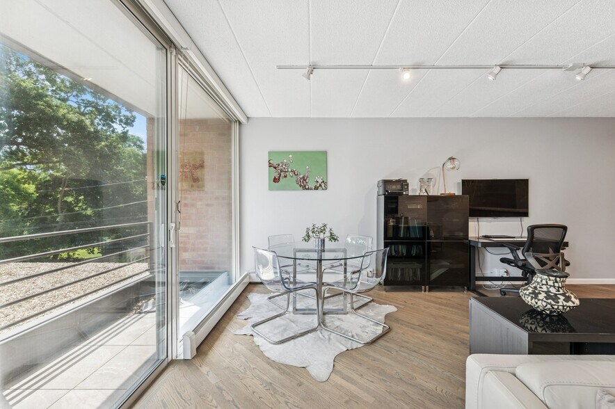 Building Photo - 630 Vernon Ave