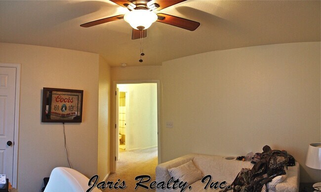 Building Photo - Fantastic Latigo Townhome Near Dining, Sho...
