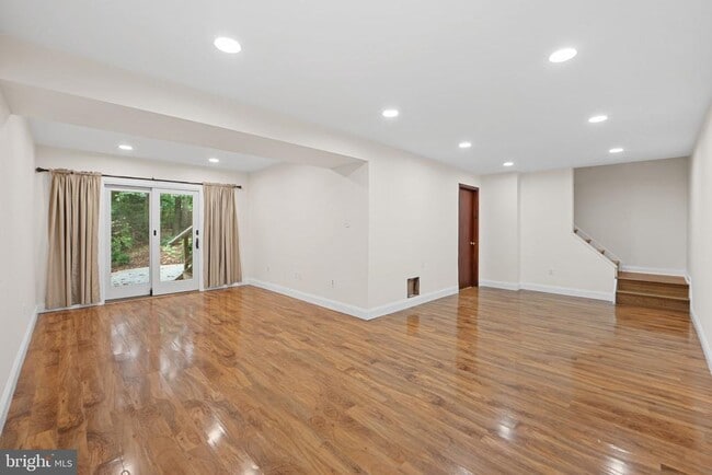 Building Photo - 6361 Woodland Ridge Ct