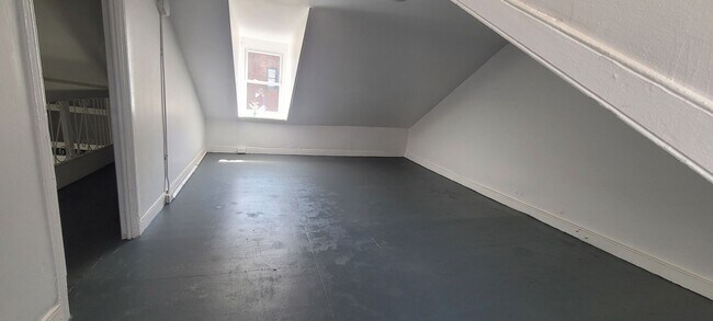 Building Photo - Newly Renovated 3BR Home – Lancaster – Move-In Ready