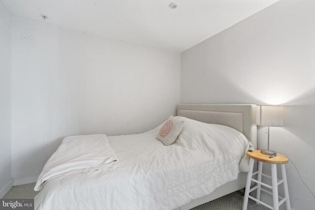 Building Photo - 616 E St NW