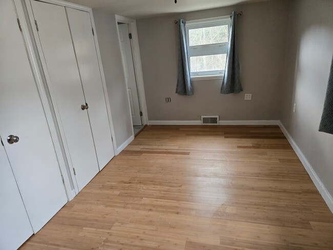 Building Photo - 653 Sloop Rd