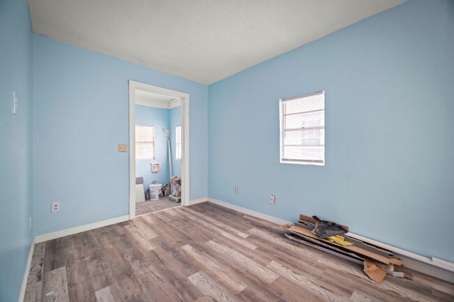 Building Photo - 1723 E 23rd St