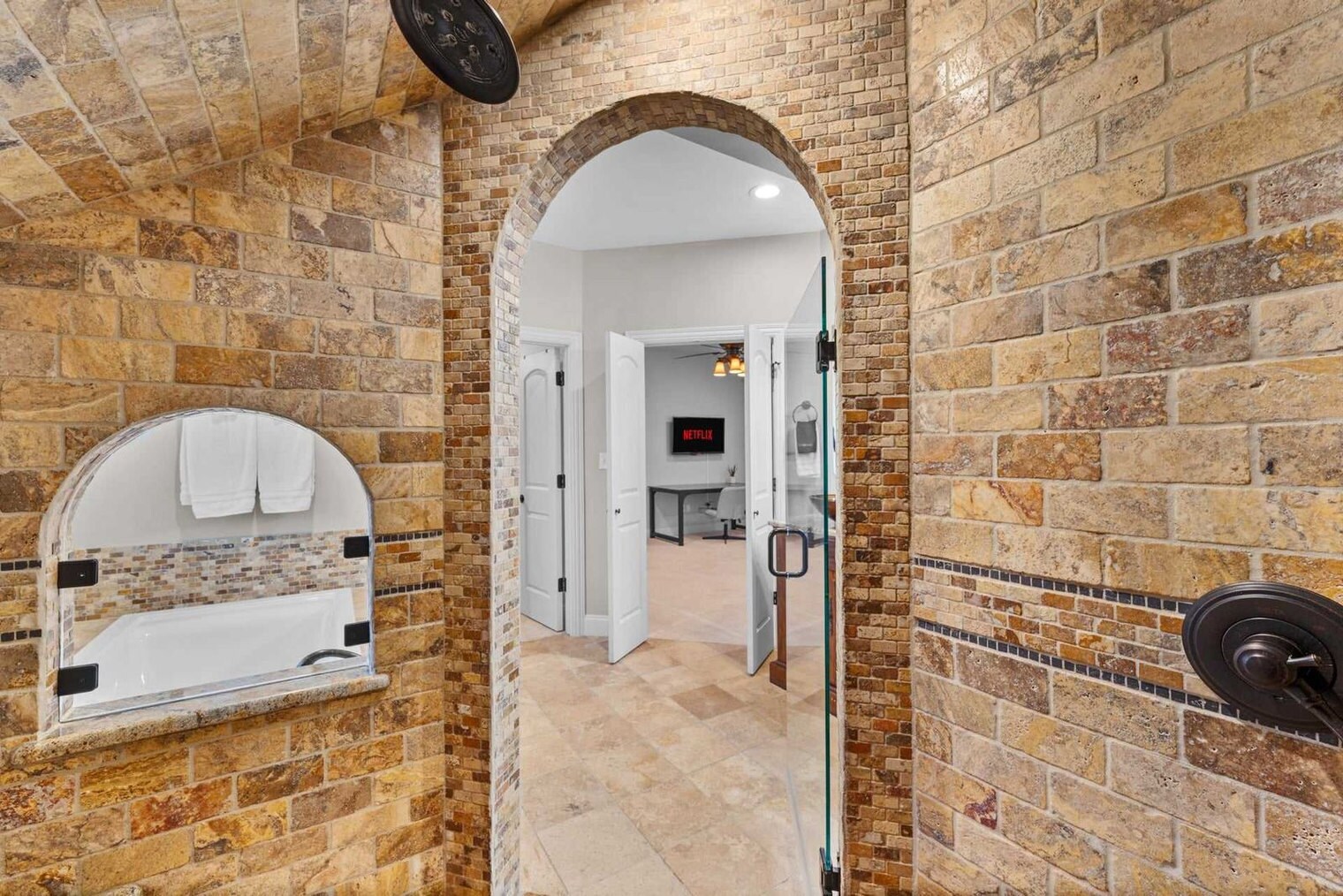 Building Photo - 200 Cove Dr