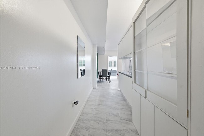 Building Photo - 801 Brickell Bay Dr