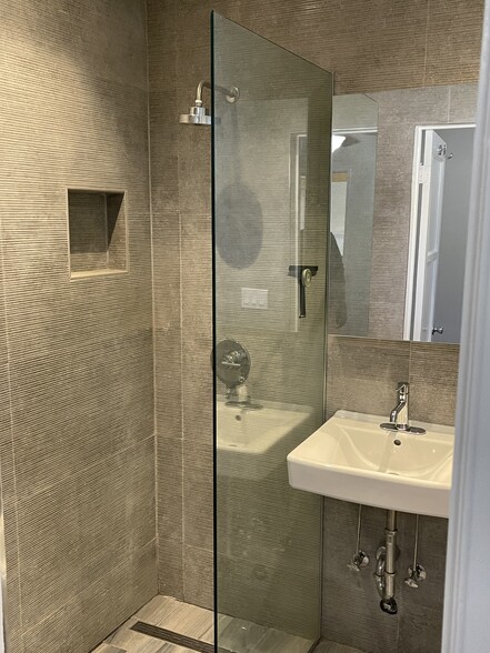 Bathroom No.1 - 2060 Crestlake Ave