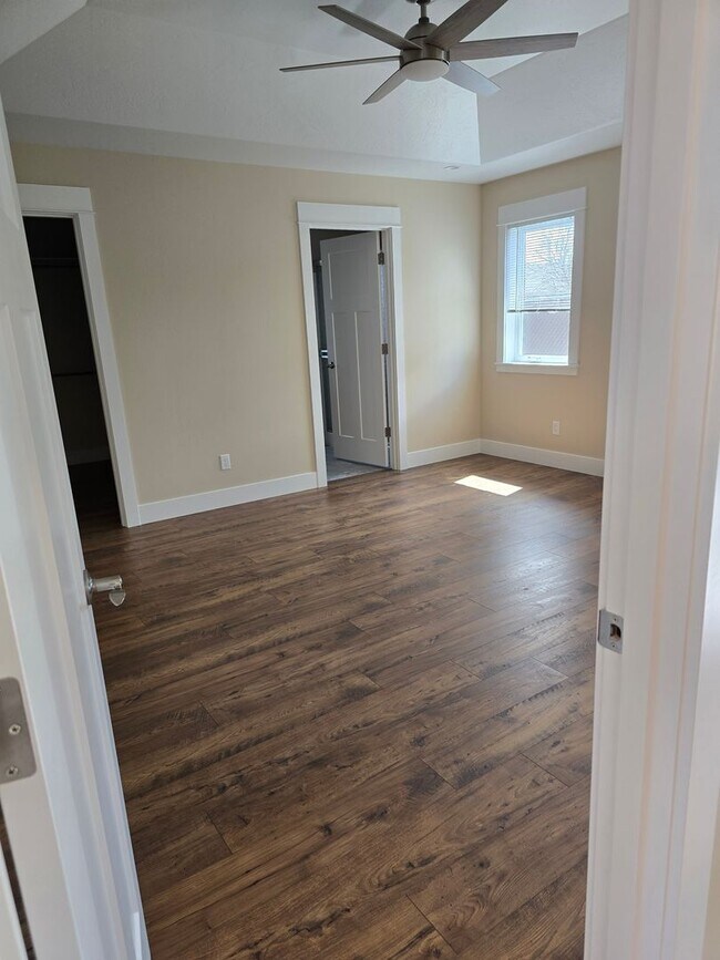 Building Photo - 2941 Naples Dr