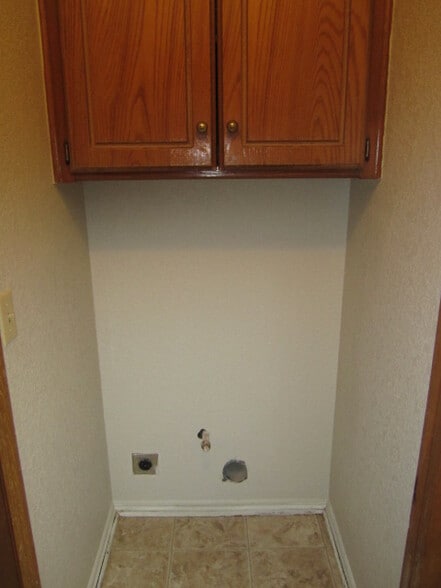 Building Photo - 600 Fire Light Dr