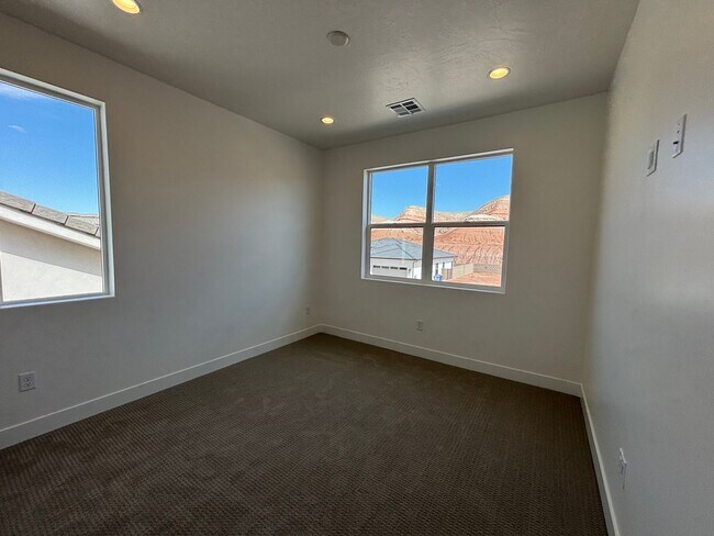 Building Photo - BRAND NEW 4 BEDROOM HOME OR RENT!
