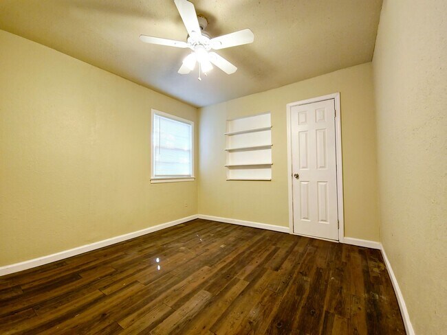 Building Photo - MOVE-IN SPECIAL: Cozy 3 Bedroom Home in East Lubbock