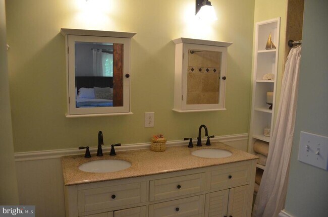 Building Photo - 8705 Yardley Dr