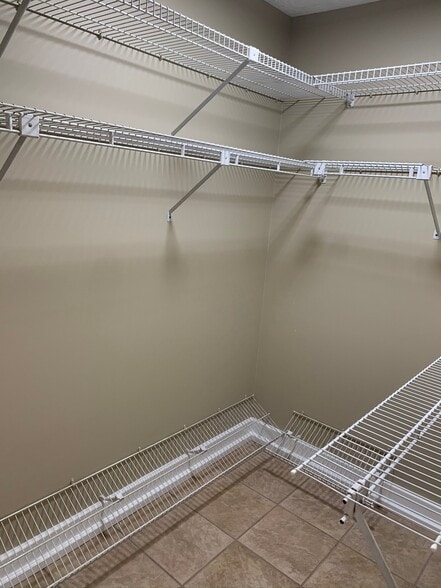 Building Photo - 2338 Briarwood Pl