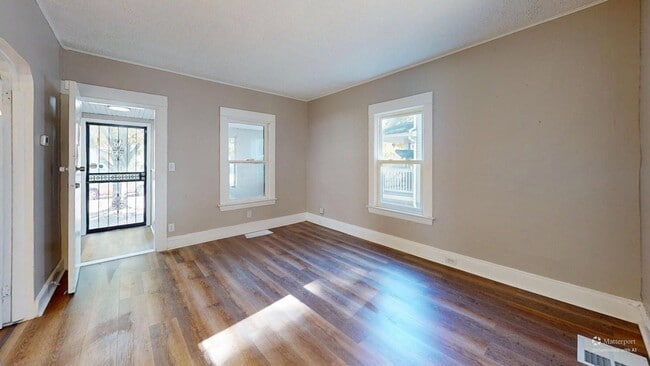 Building Photo - 2818 E 119th St