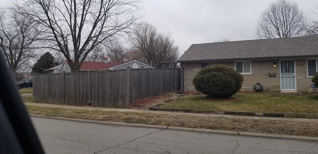 Building Photo - 3877 Strathmore Dr