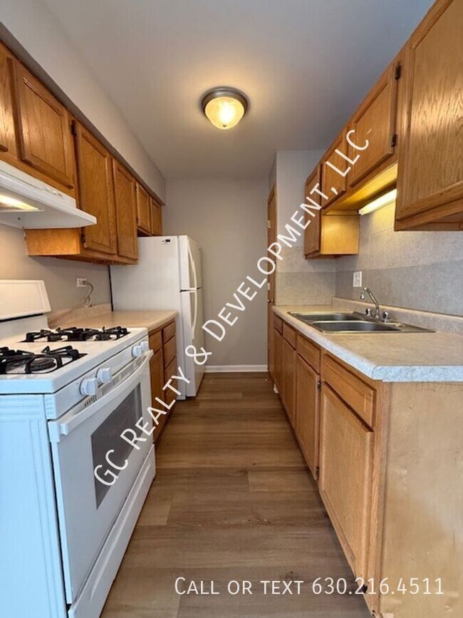 Building Photo - 735 Hill Dr