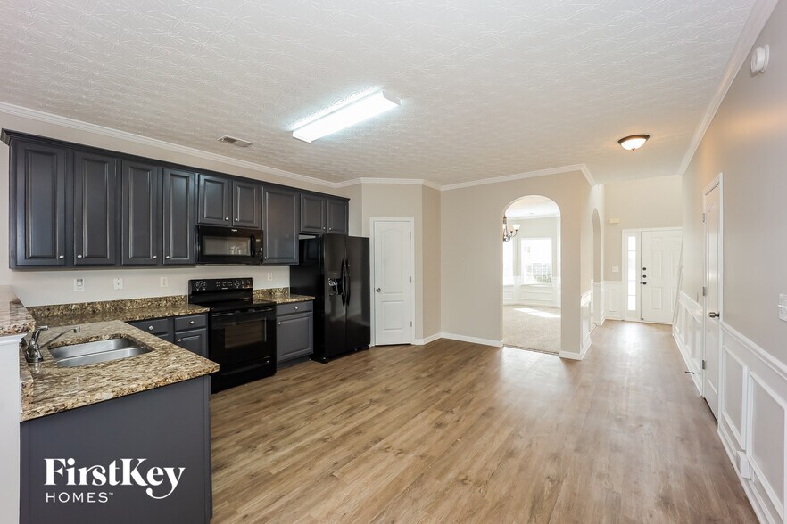 Building Photo - 855 Chapman St