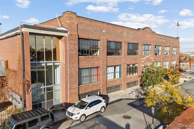 Building Photo - 1777 E 39th Ave