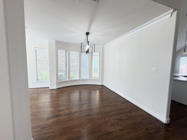 Building Photo - 7952 Ashwood Ln