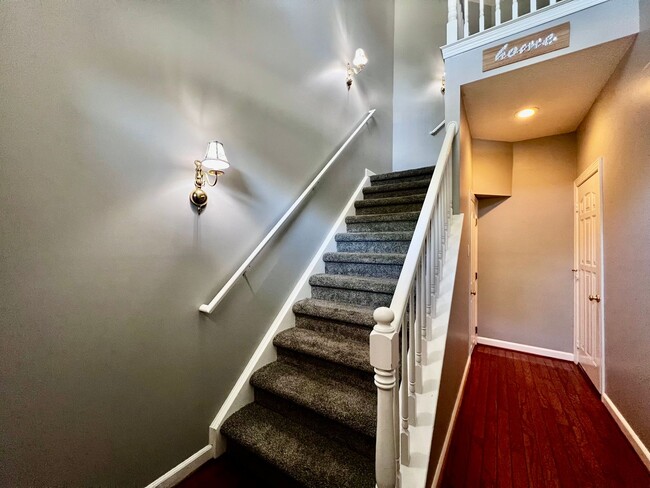 Building Photo - Beautiful home in the Chancellor Walk neig...