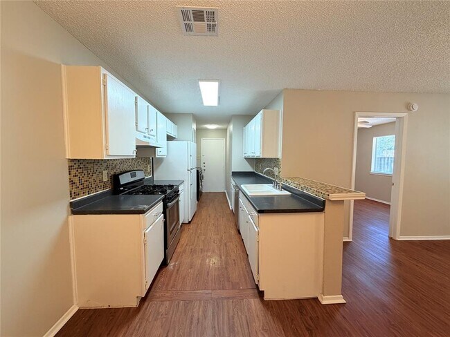 Building Photo - 12102 Arrowwood Dr