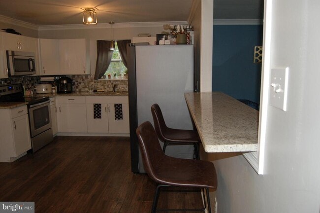 Building Photo - 201 Linstead Ave