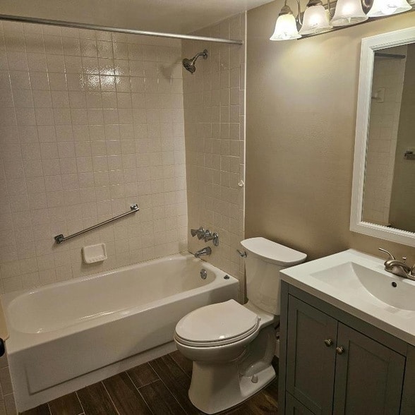 Building Photo - 706 Sunny Pine Way