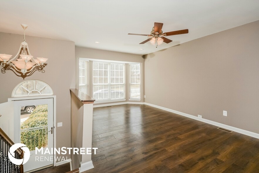 Building Photo - 3409-3405 5 Oaks Ct