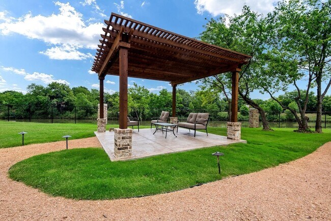 Building Photo - 770 N Plano Rd