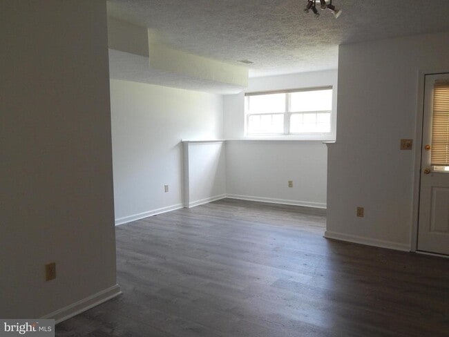 Building Photo - 862 N Waterford Ln
