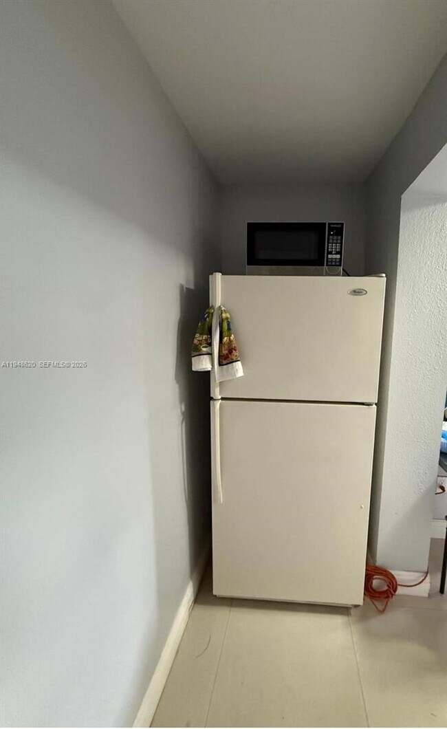 Building Photo - 411 W 31st Pl