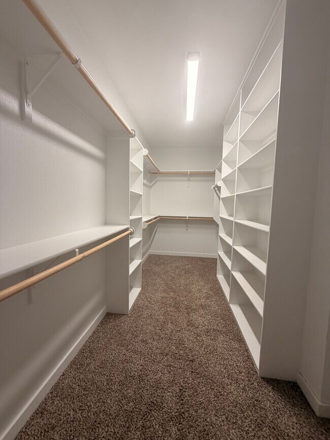 Building Photo - 1206 Burgandy Dr