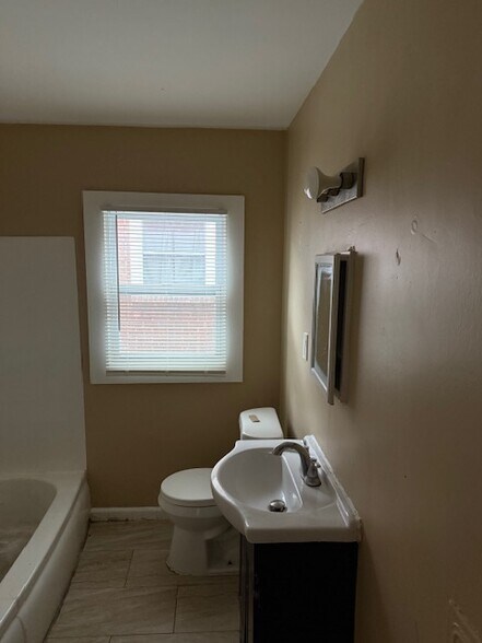 Building Photo - 18488 Waltham St