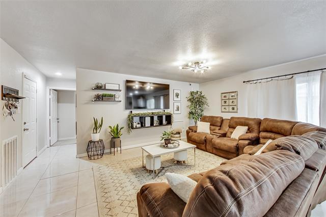 Building Photo - 3005 Weather Vane Ln