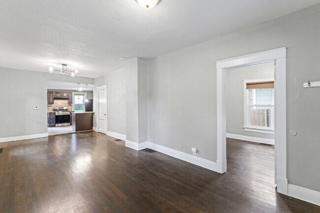 Building Photo - Coming Soon!! Charming 2-Bedroom Home!