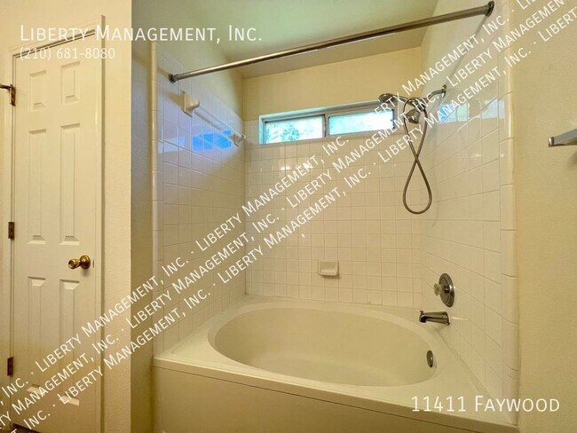 Building Photo - Single story home in the gated Heights at ...