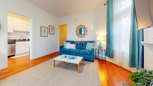 Building Photo - 1871 Beacon St