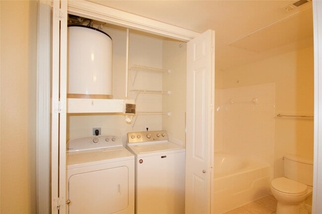 Building Photo - 7575 Kirby Dr