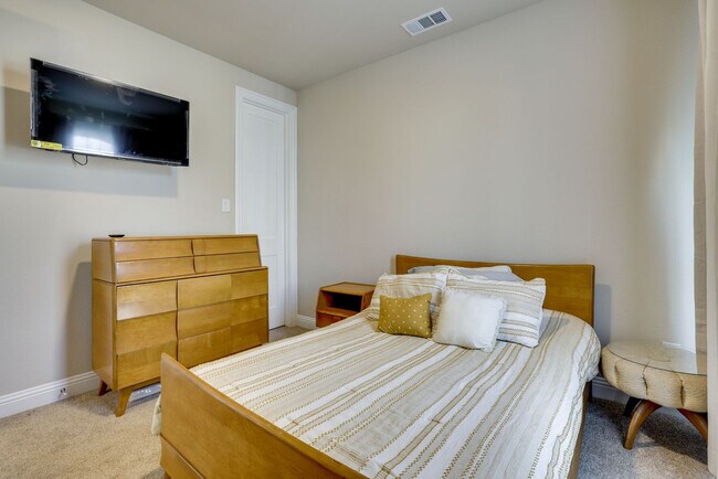 Building Photo - 12718 Mdw Gln Trl