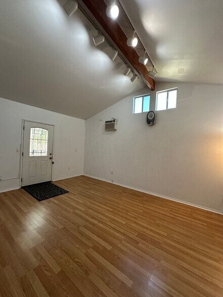 Building Photo - 3282 Stoner Ave